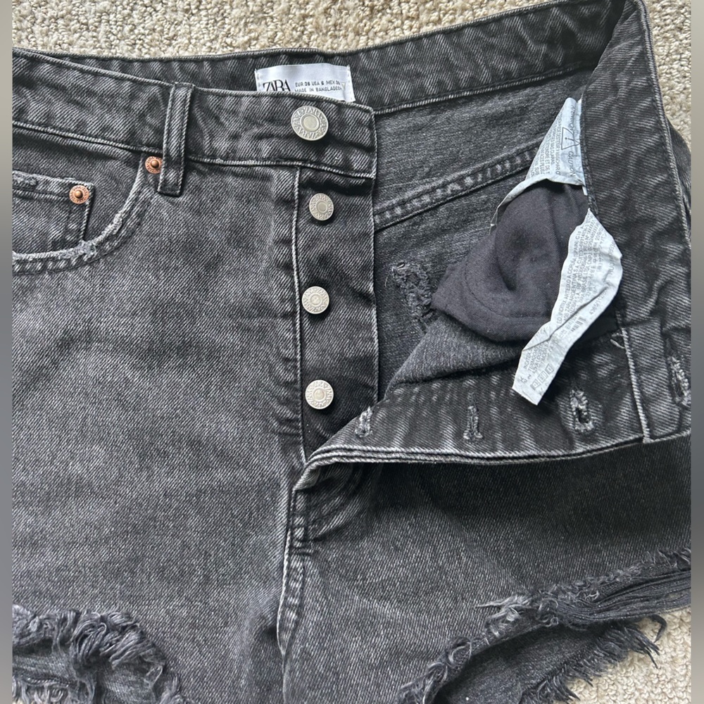 ZARA BLACK HIGH RISE SHORTS - Picture 3 of 3
